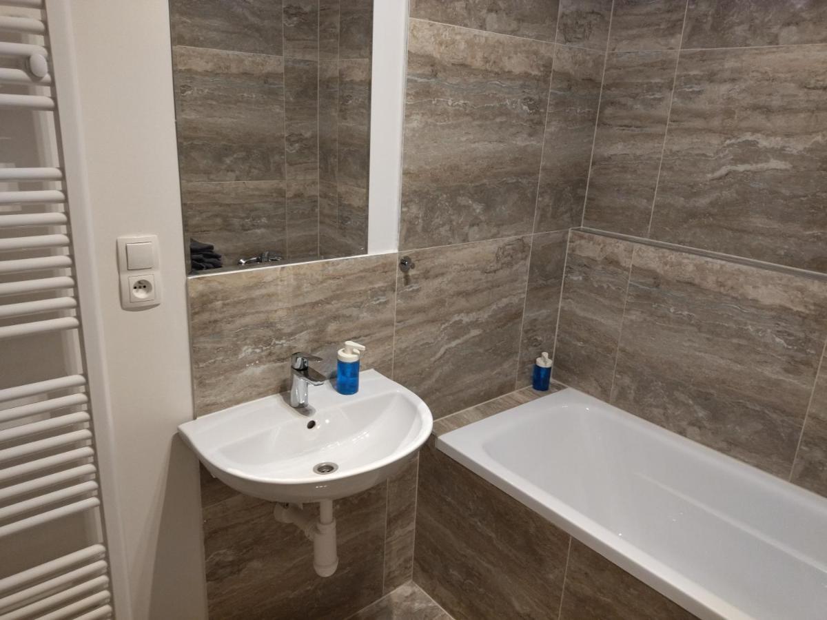 Brand New One Bedroom Apartment #54 In Brand New Building With Free Parking Prag Exterior foto